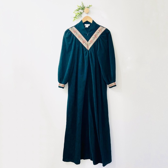 Vanity Fair Vintage Green Cottagecore Long Sleeve Fleece Sleep Gown - Picture 2 of 7